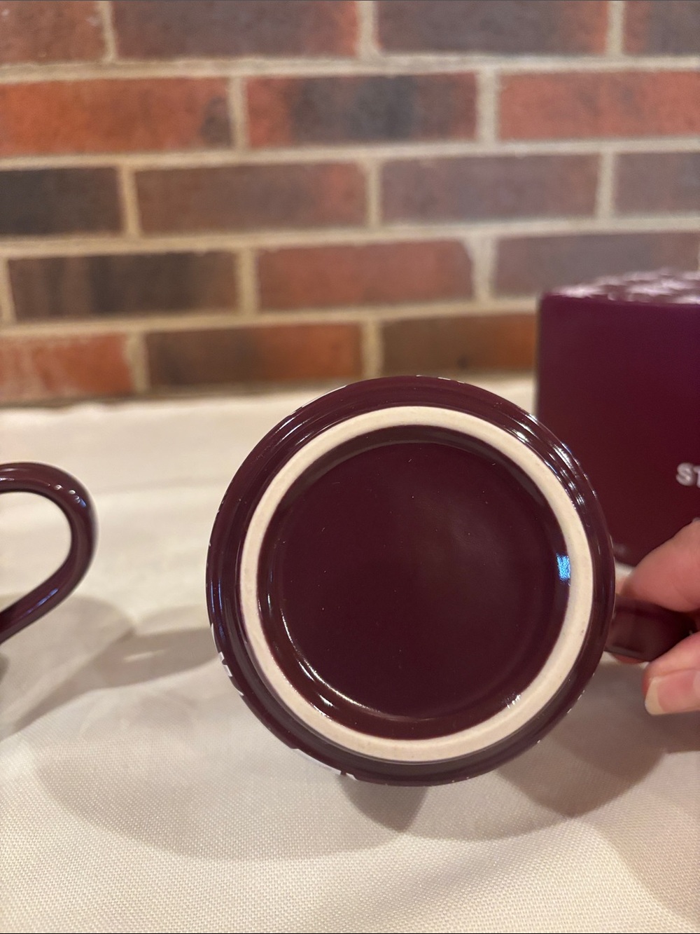 Maroon Star Pattern Ceramic Mugs - Set of 2 - Picture 6 of 10